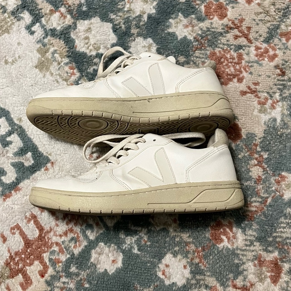 Veja V-10 White Sneakers - Picture 6 of 10